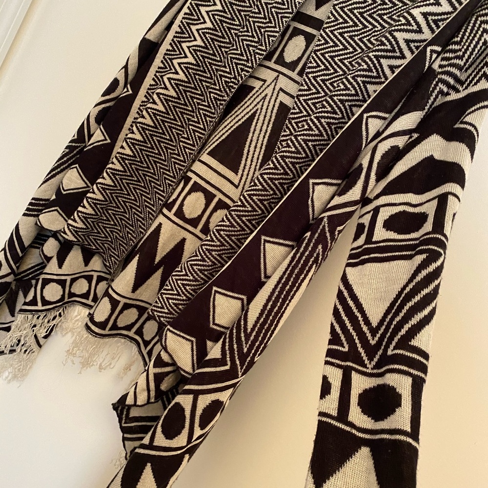 ACTIVE chevron black, cream cardigan. M - Picture 3 of 3